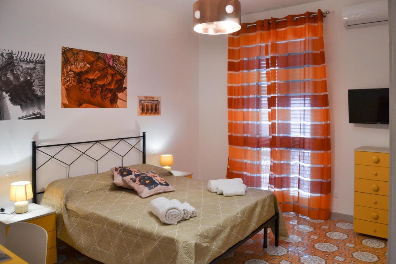 Quattroquarti Stradivari Home Noto Bagian luar foto