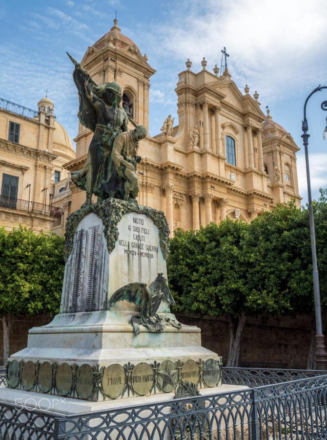 Quattroquarti Stradivari Home Noto Bagian luar foto